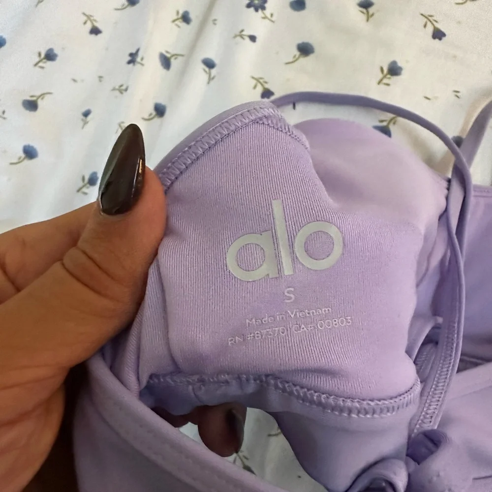 ALO Yoga lightweight support